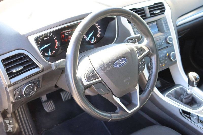 Véhicule utilitaire Ford