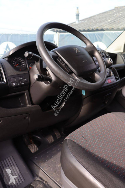 Véhicule utilitaire Peugeot