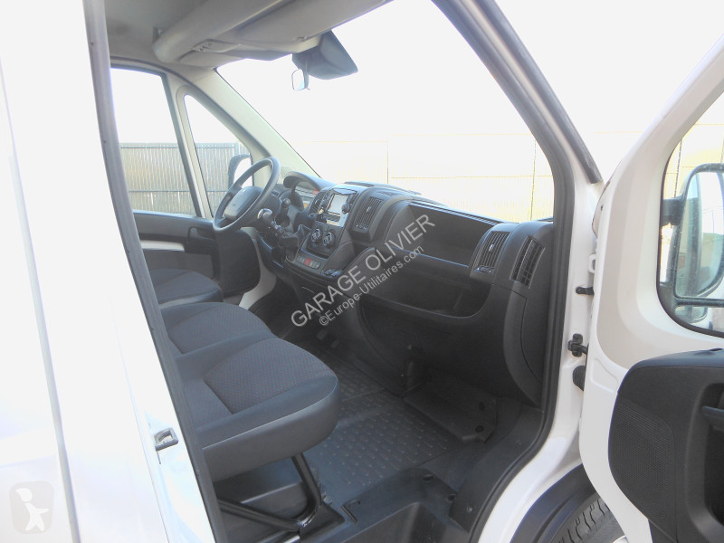 Véhicule utilitaire Peugeot 435 L4H2 2.2...