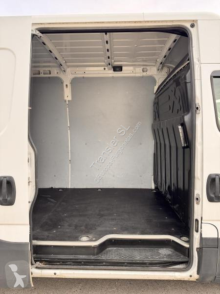Furgoneta Iveco 35-S-14