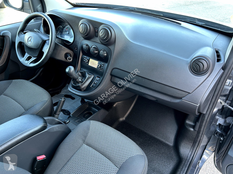 Véhicule utilitaire Mercedes Compact 109 1.5...