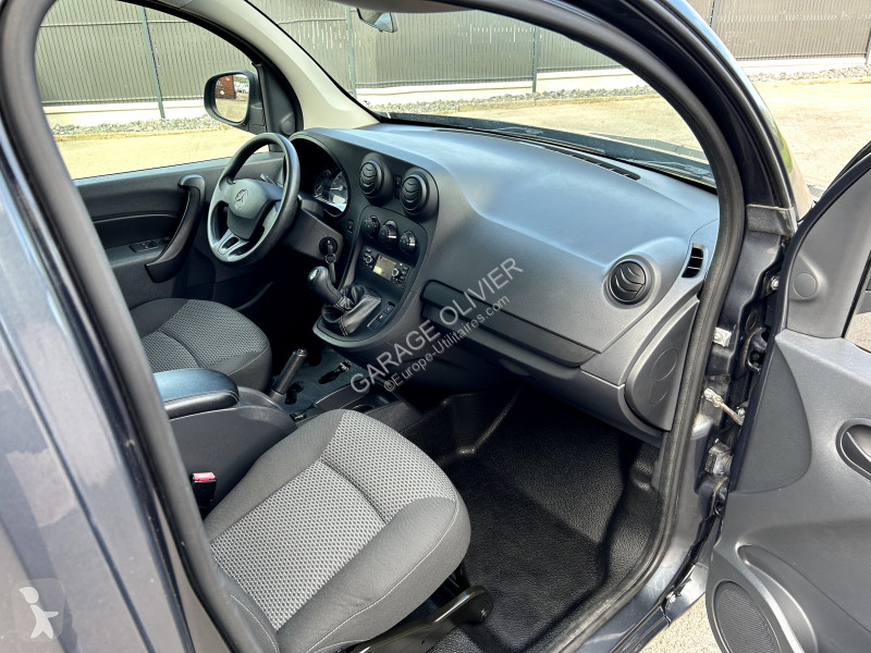 Véhicule utilitaire Mercedes Compact 109 1.5...