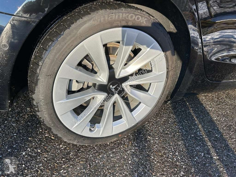 Autoutilitară Tesla