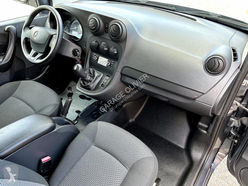 Véhicule utilitaire Mercedes Compact 109 1.5...