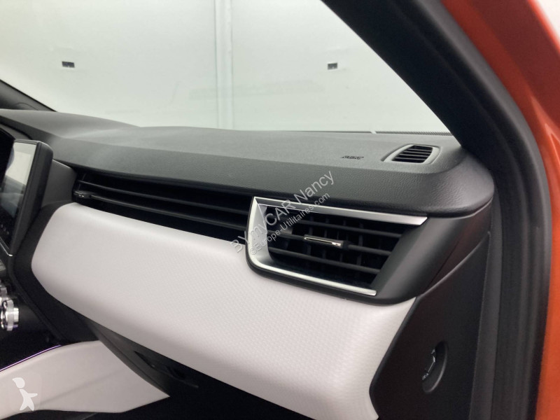 Autoutilitară Renault Clio E-Tech full hybrid 145