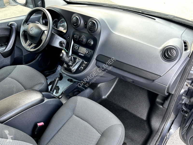 Véhicule utilitaire Mercedes Compact 109 1.5...