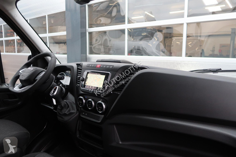 Veicolo commerciale Iveco 35S18HV 3.0 L2H2 AUT/...