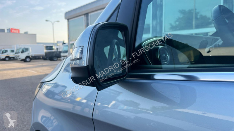 Veicolo commerciale Mercedes 300 d Avantgarde...