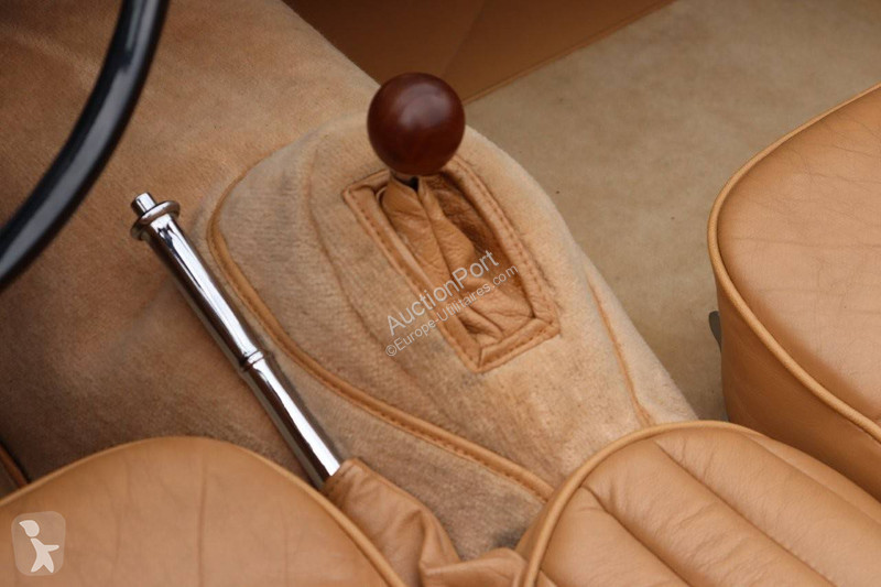 Véhicule utilitaire Jaguar 150 DHC