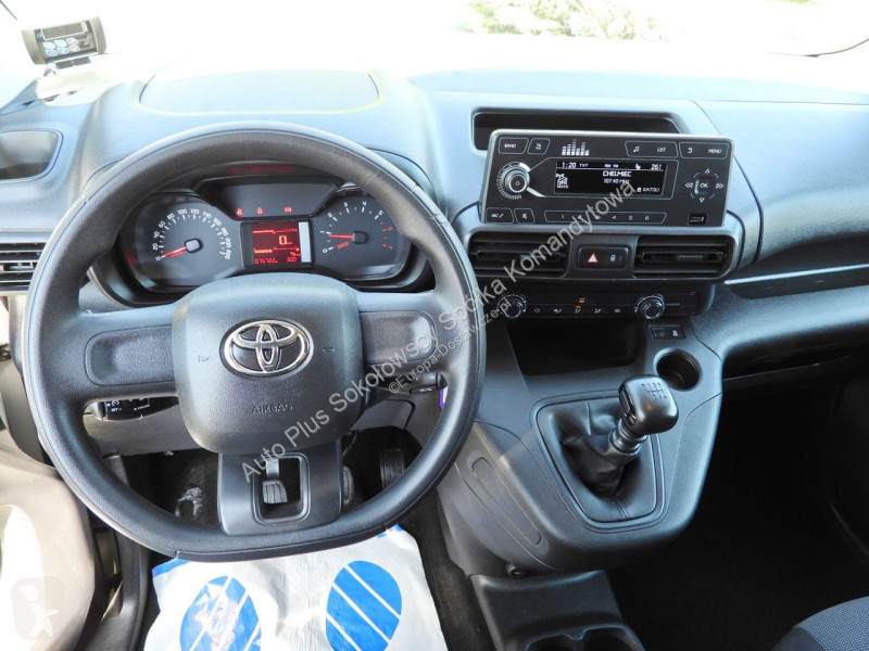 عربة نفعية Toyota CITY