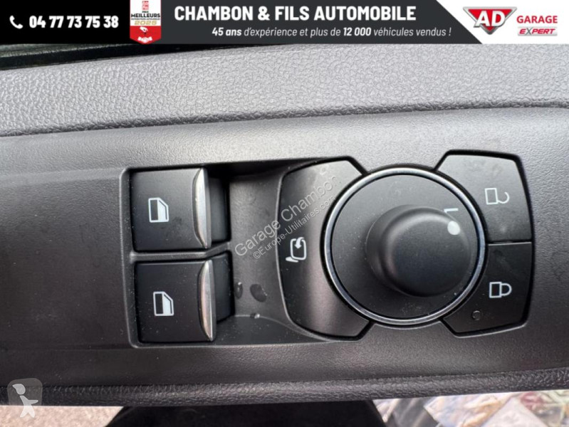 Samochód dostawczy Ford FOURGON 320 L1H1 2.0...