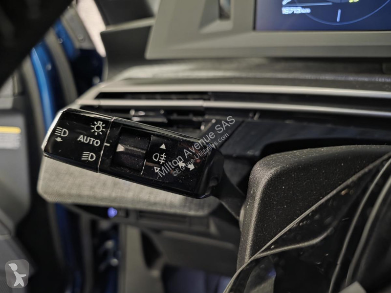 عربة نفعية Peugeot 5008 1.2i Hybrid -136 - BV...