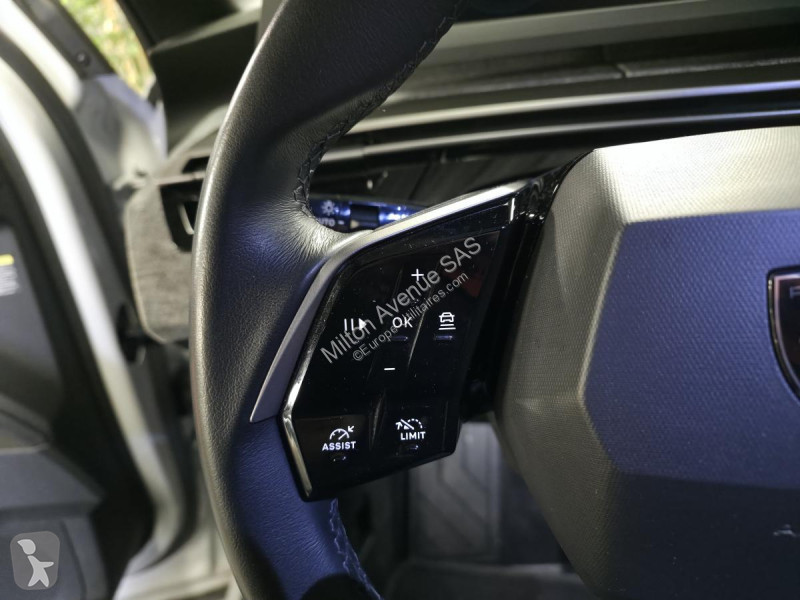Samochód dostawczy Peugeot 3008 1.2i Hybrid...