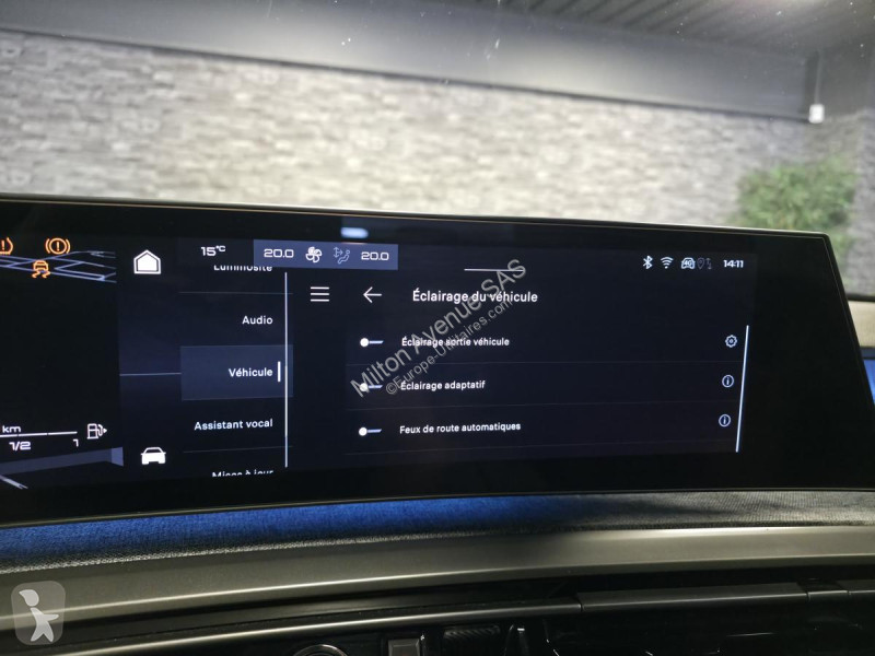 Véhicule utilitaire Peugeot 3008 1.2i Hybrid...