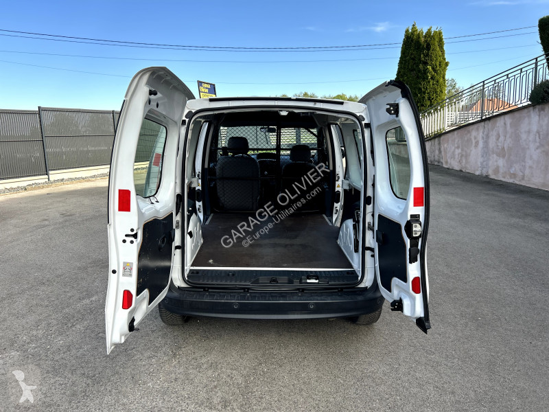 Лекотоварен автомобил Renault Maxi Grand Volume...