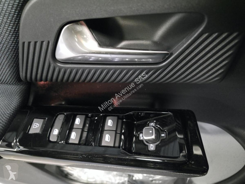 Véhicule utilitaire Citroën C5 AIRCROSS 1.2i...