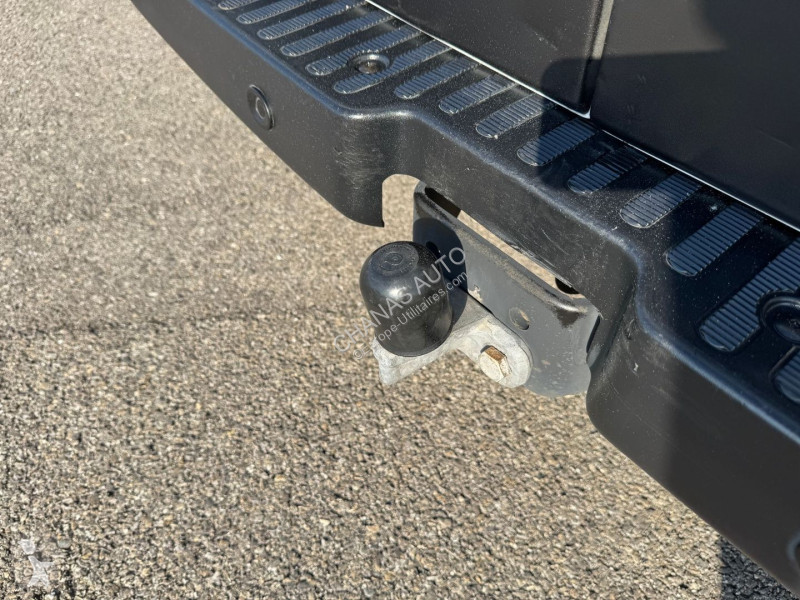 Лекотоварен автомобил Renault L2H2 2.3 dCi 145...