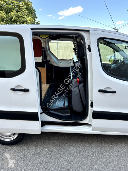 Véhicule utilitaire Peugeot Long Cabine...