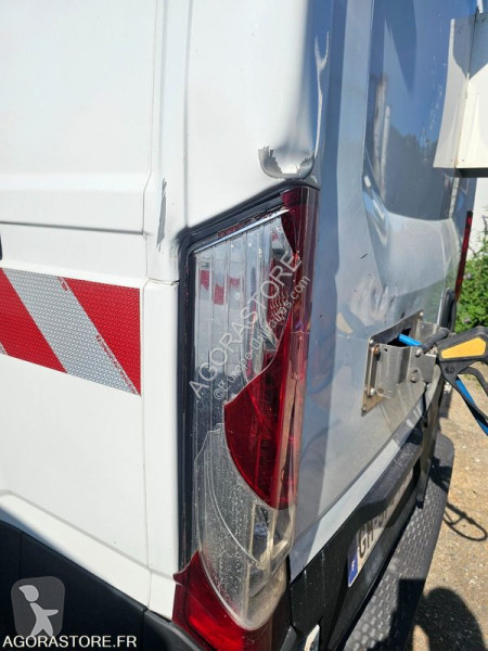 Комерційні автомобілі Iveco 35S14N