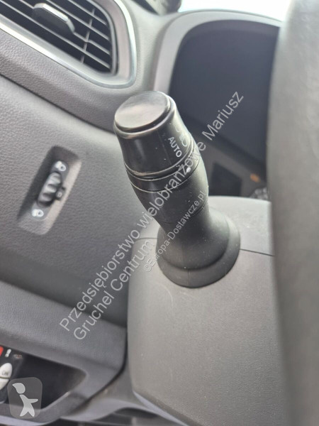 Лекотоварен автомобил Renault Master 2.3 -...