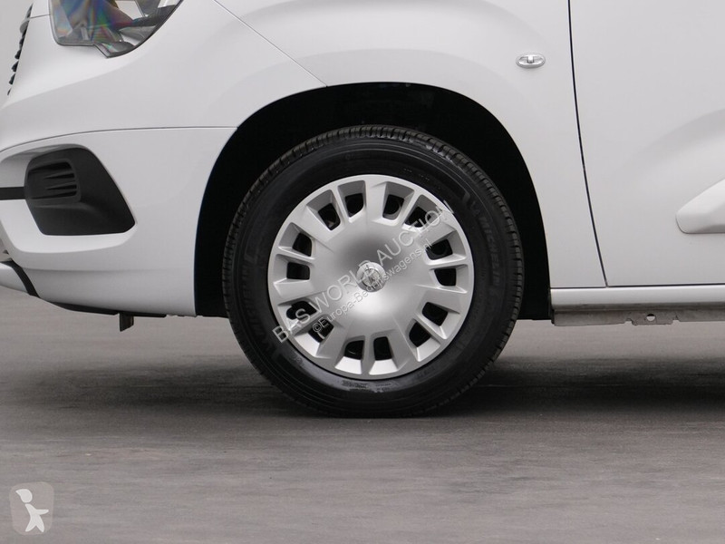 Лекотоварен автомобил Opel 110pk