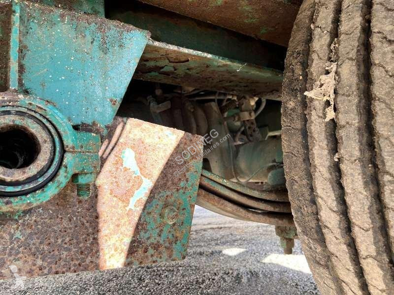 Véhicule utilitaire   3 ESSIEUX