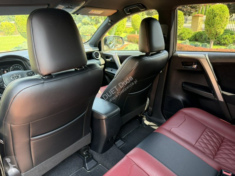 Samochód dostawczy Toyota RAV-4