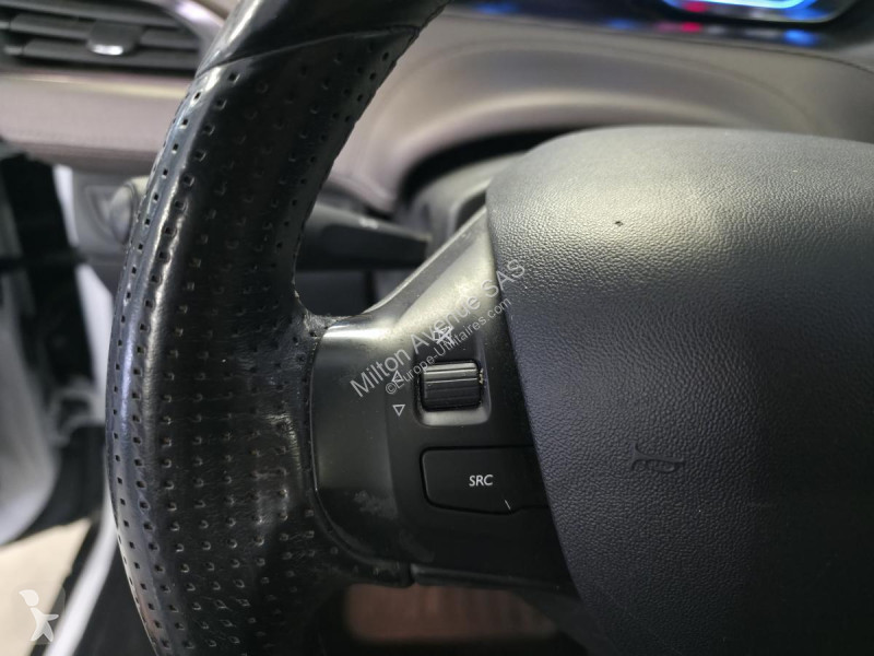 Véhicule utilitaire Peugeot 2008 1.6 e-HDi FAP...