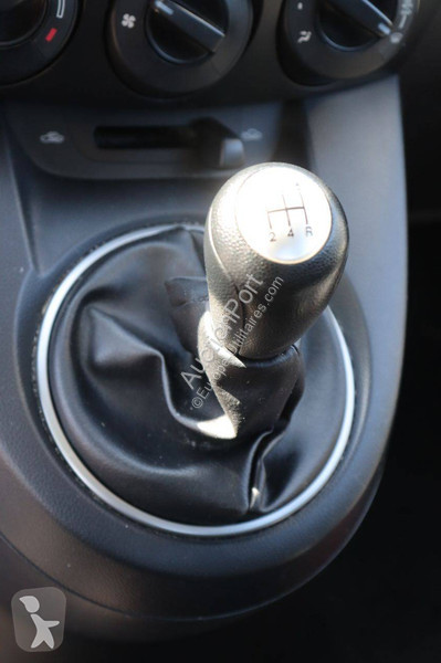 Samochód dostawczy Mazda  2