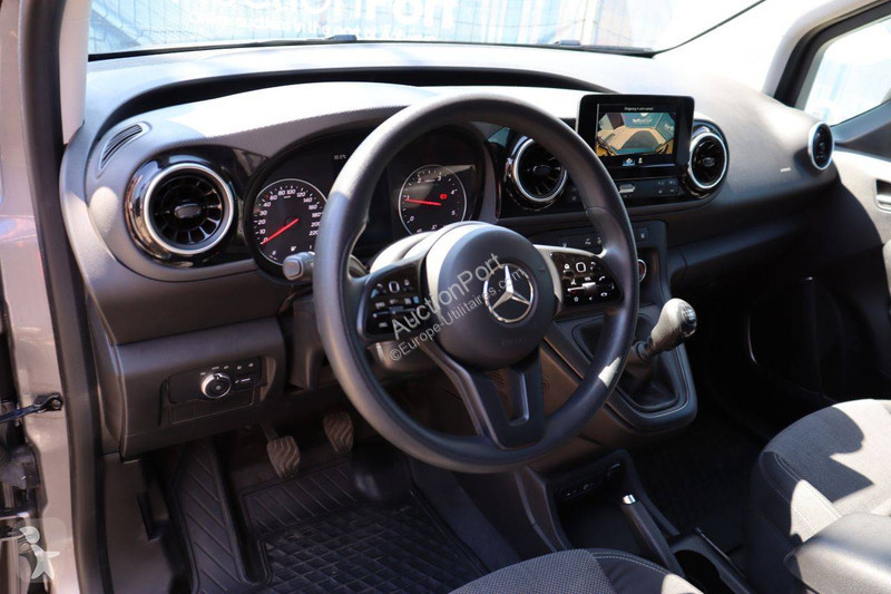 Mercedes 110CDI van