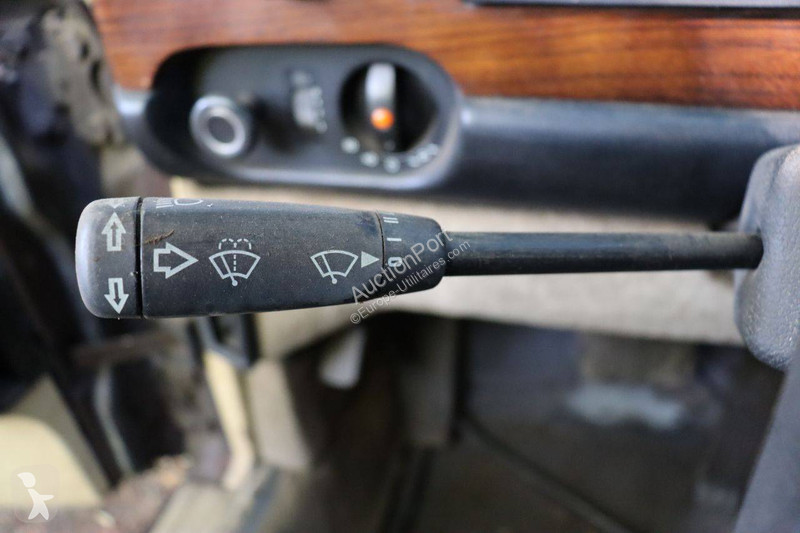 Véhicule utilitaire Mercedes SEL