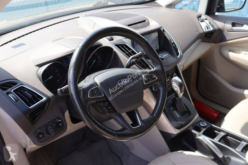 Véhicule utilitaire Ford Grand