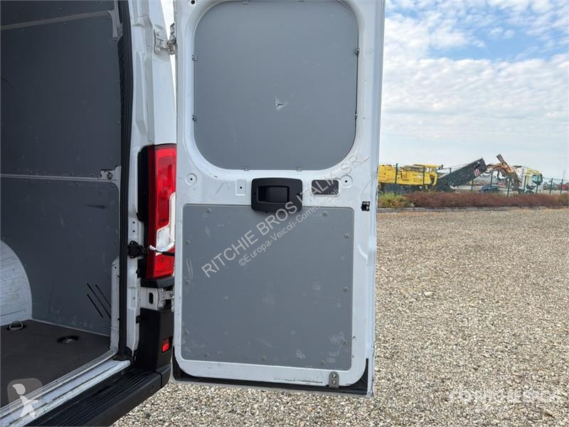 Véhicule utilitaire Opel 2.2
