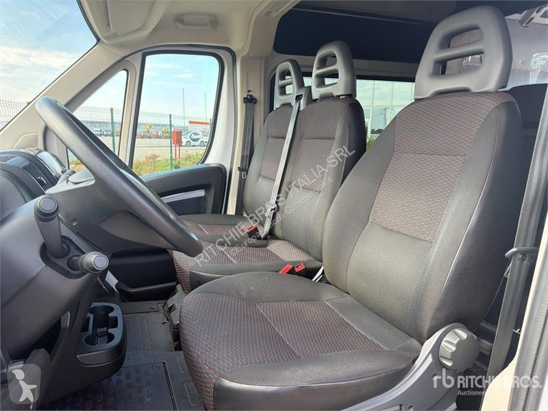 Véhicule utilitaire Opel 2.2