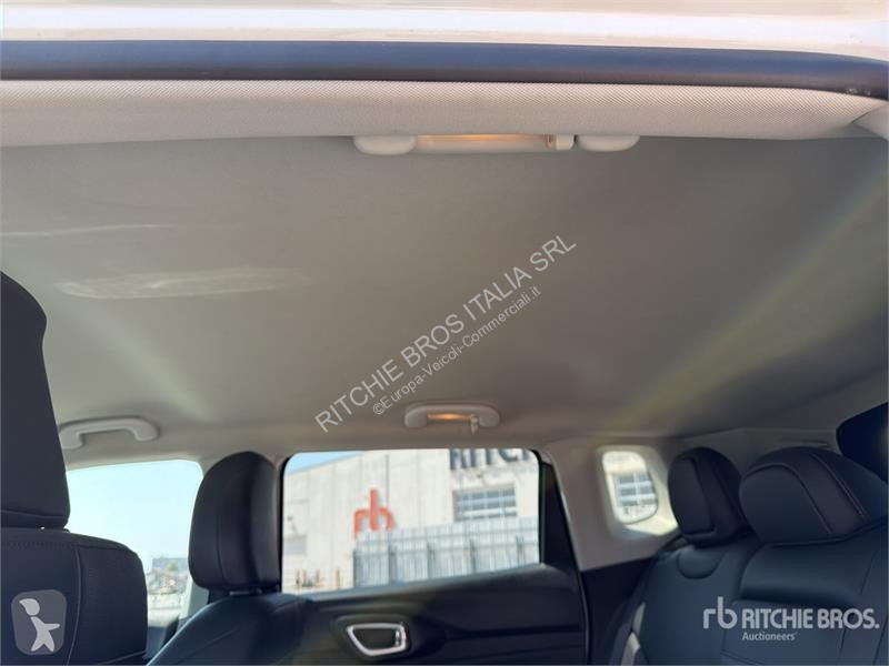 Лекотоварен автомобил Jeep 1.3