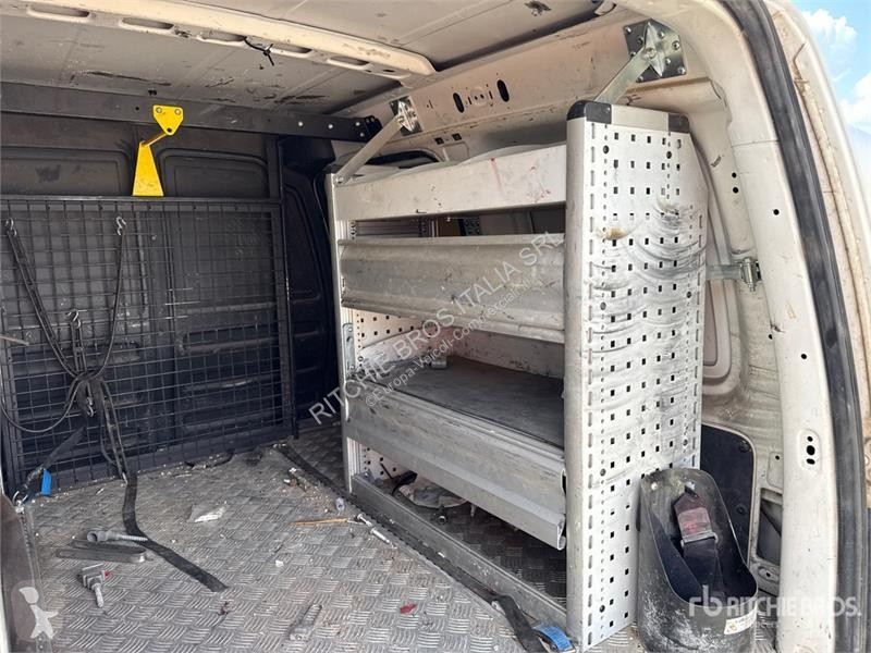 Комерційні автомобілі Volkswagen Cargo Van