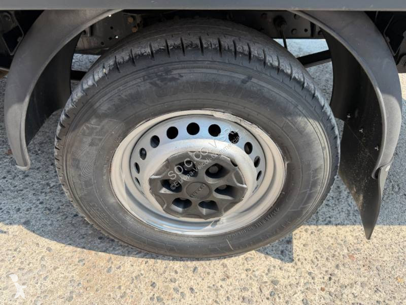 Лекотоварен автомобил Iveco 35S12