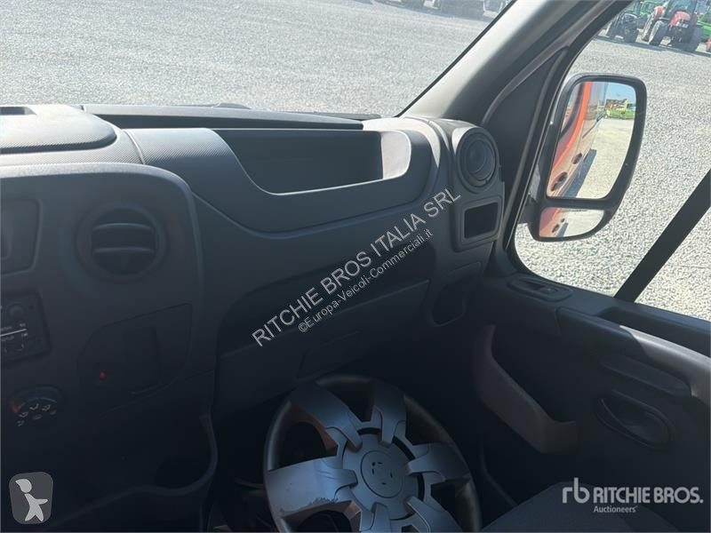 Furgoneta Nissan Cargo Van