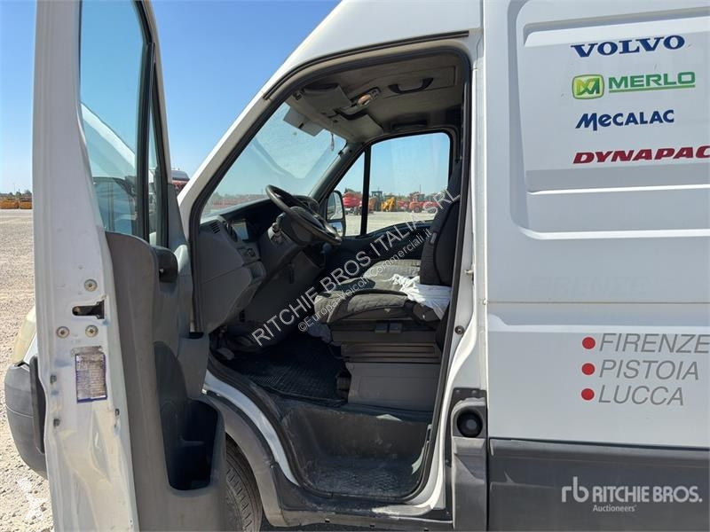 Furgoneta Iveco 35C15 Cargo Van