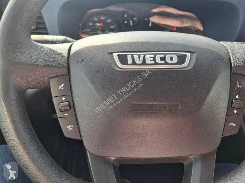Véhicule utilitaire Iveco 35C14