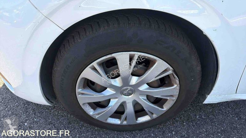 Samochód dostawczy Peugeot 208