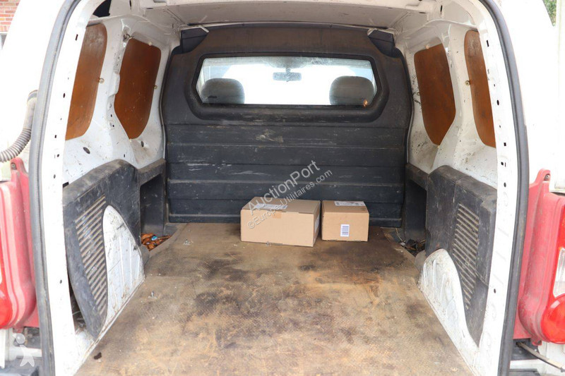 Véhicule utilitaire Peugeot 120 L1 1.6HDIF...