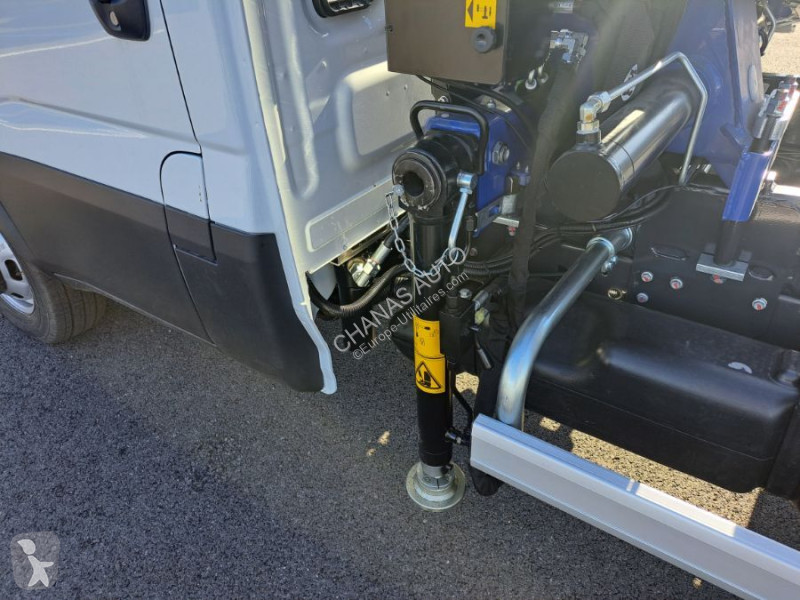 Autoutilitară Iveco 35C18 180CV 3L BENNE PM