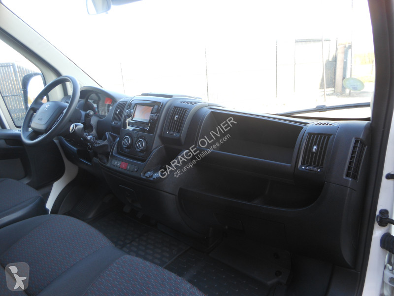 Véhicule utilitaire Peugeot 435 L4H2 2.2...