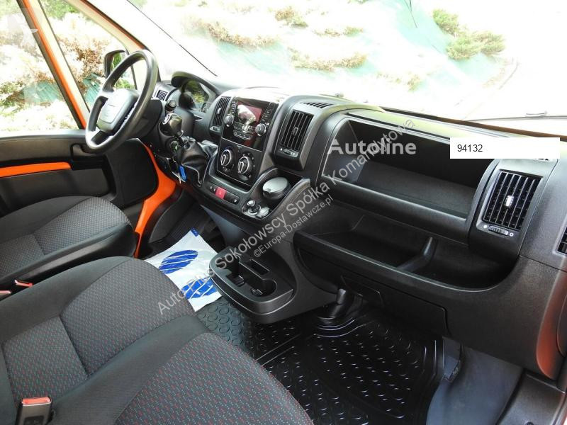 Véhicule utilitaire Peugeot BOXER FURGON...