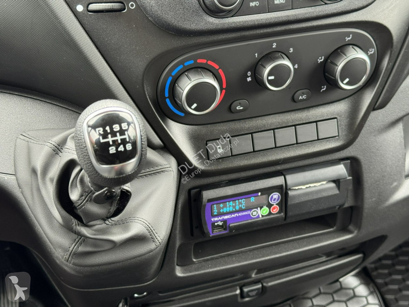 Veicolo commerciale Iveco 35S16 V