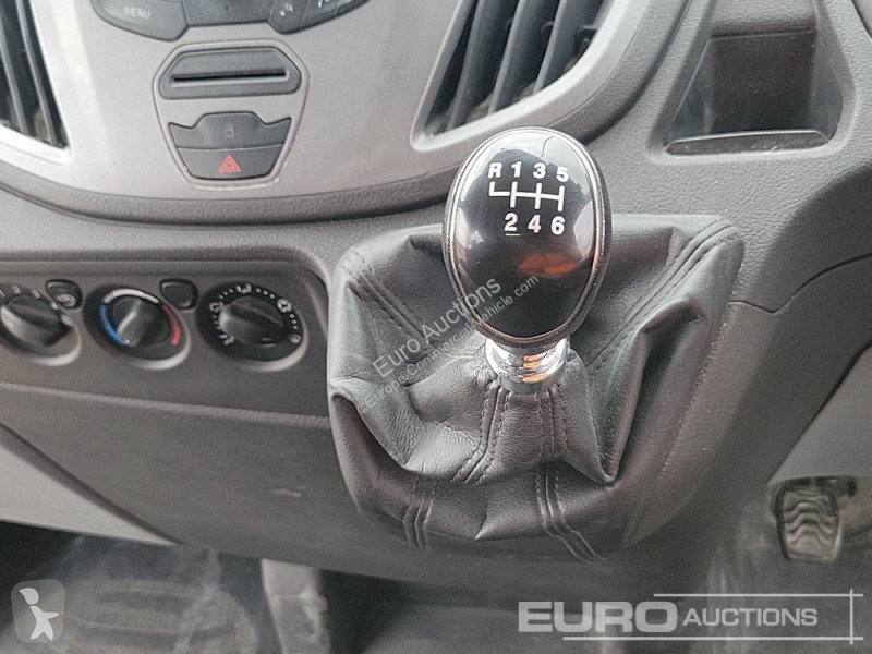 Véhicule utilitaire Ford 350