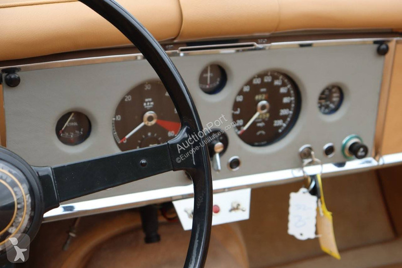 Véhicule utilitaire Jaguar 150 DHC