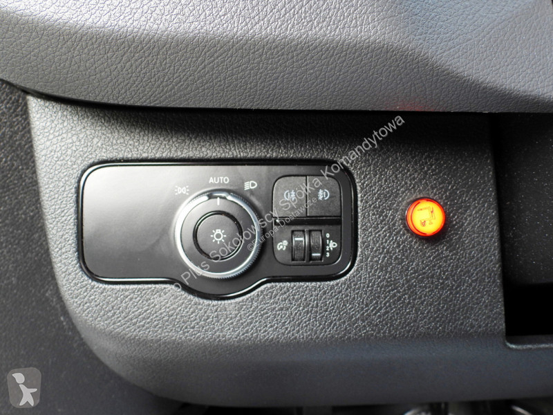 عربة نفعية Mercedes 230 LF