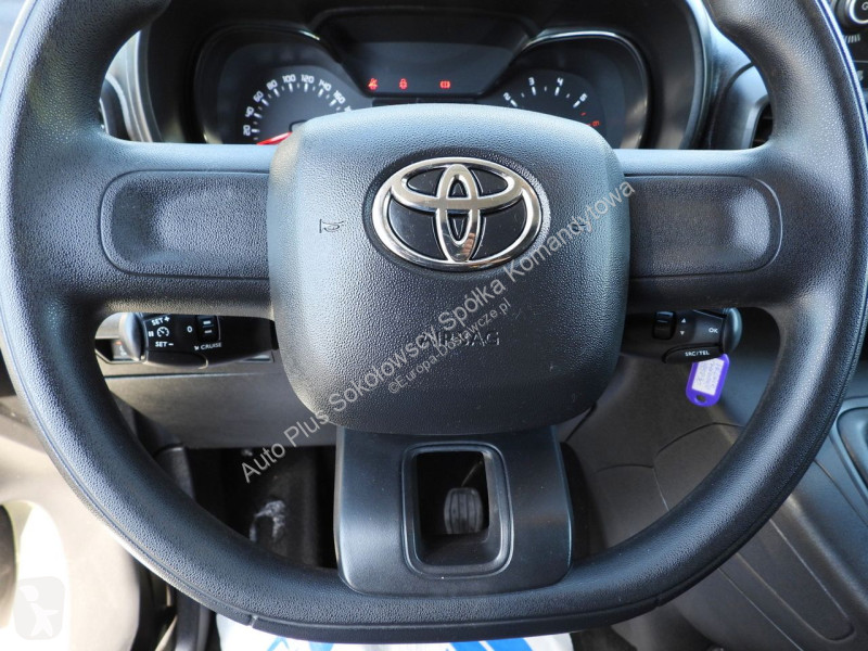 عربة نفعية Toyota CITY